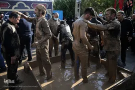 آیین «گل‌مالی» هیات عشاق العباس لرستانی‌های مقیم تهران در عاشورای حسینی