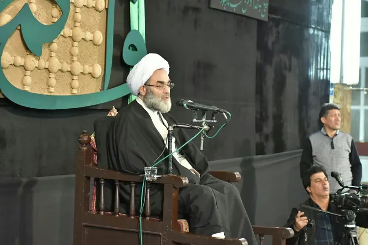 شرکت در راهپیمایی 22 بهمن؛ یکی از مصادیق حمایت از انقلاب اسلامی