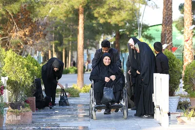 حال و هوای گلستان شهدای اصفهان در آخرین پنجشنبه سال