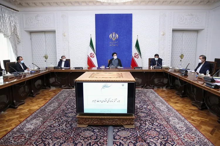نظرات نخبگان و ظرفیت‌های تشکل‌های اقتصادی برای نظارت بر زنجیره تأمین کالا مورد استفاده قرار گیرد