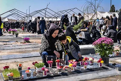 زیارت اهل قبور در آخرین پنجشنبه سال 