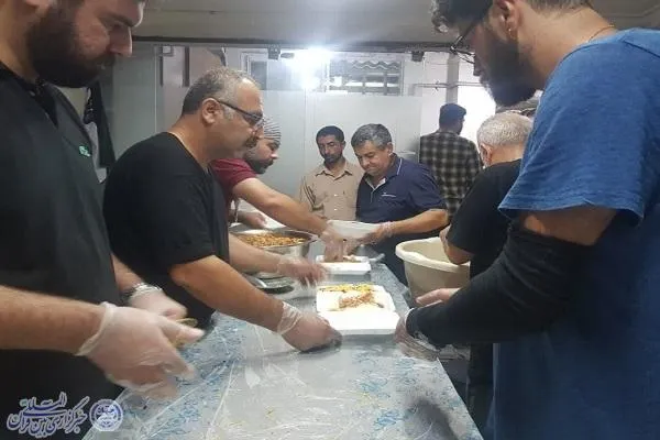 توزیع روزانه غذای گرم از محل موقوفات در بابل