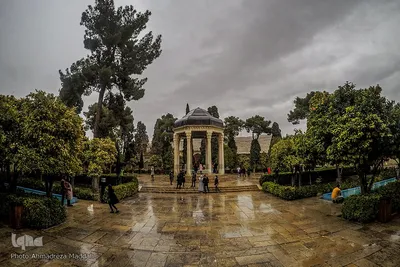 یک روز بارانی در حافظیه