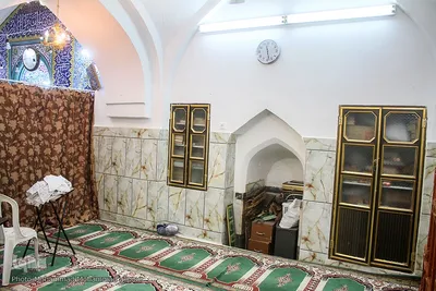 مسجد شرف‌الدین شوشتر، دارای سه محراب برای تابستان، پاییز و زمستان بود. 