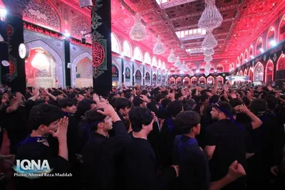 ورود خیل عظیم زوار اربعین از باب القبله به سمت بین الحرمین
