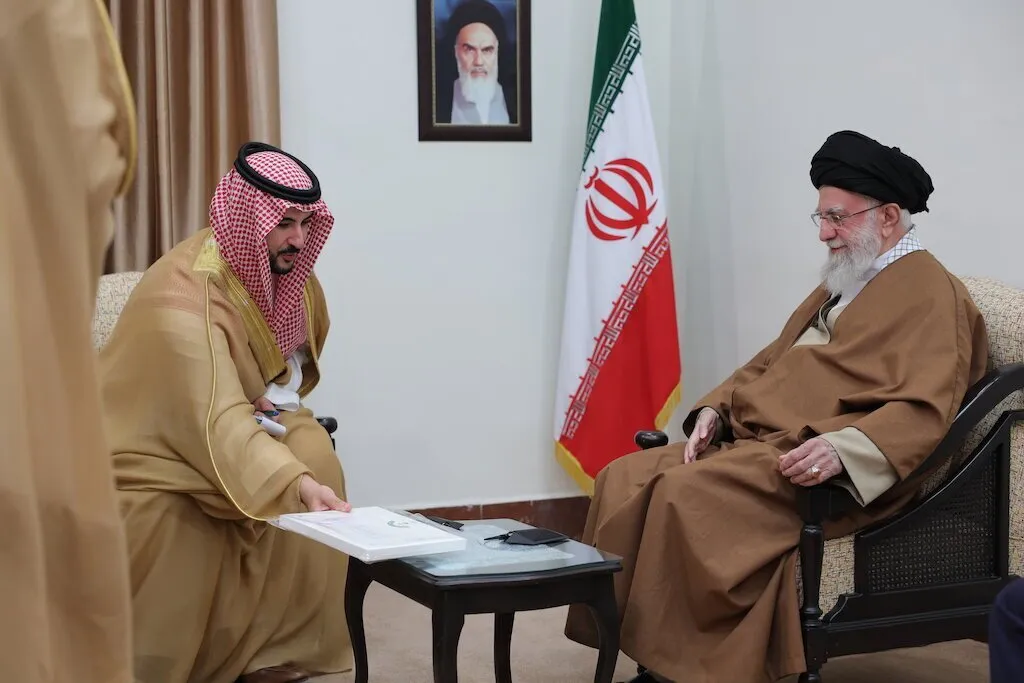Ang Mensahe ng Hari ng Saudi ay Inihatid sa Pinuno ng Rebolusyong Islamiko