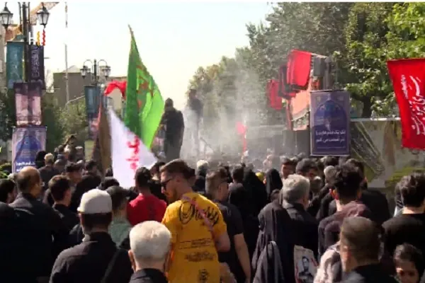 Teheraníes rememoran el Arbaín en la capital iraní