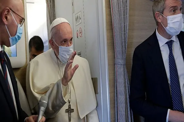 Papa dona obsequio especial al comandante cristiano de las Unidades de Movilización Popular de Iraq”