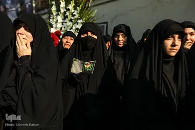 تشییع پیکرهای ۱۰۰ شهید گمنام از مقابل دانشگاه تهران