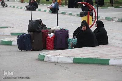 ⁨حال‌و‌هوای مسافران اربعین در ترمینال مسافربری قم⁩