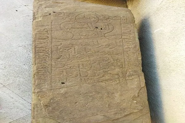 کشف سنگ قبر ایلخانی در محلات