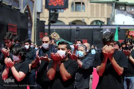 اقامه نماز جماعت ظهر عاشورای حسینی در آستان مقدس امامزاده صالح(ع) تهران