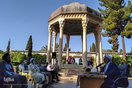محفل قرآنی در آرامگاه حافظ