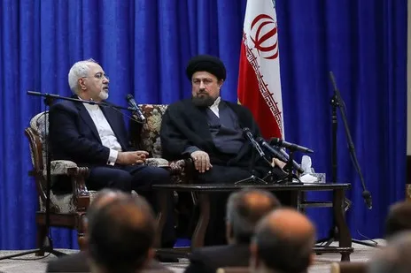 یک دیپلمات باید نظر کارشناسی خود را با شهامت مطرح کند/ از گردنه‌ها عبور می‌کنیم