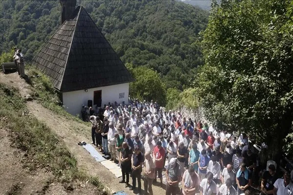 Bosnalılar tarihi camide namaz kıldı