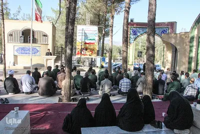 غبارروبی مزار شهدای خراسان جنوبی توسط خبرنگاران