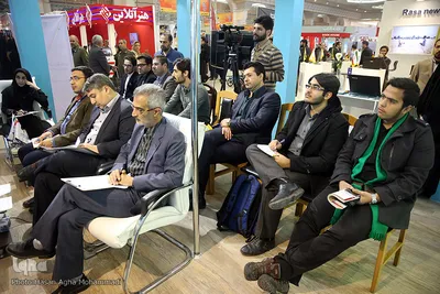 مناظره دانشجویی در غرفه ایکنا ـ نمایشگاه مطبوعات