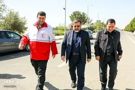آیین بدرقه کاروان اربعینی امداد و درمان هلال احمر به مناطق مرزی در ایران و کشور عراق