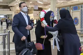 مراسم استقبال از مریم سبزه‌زاری، نفر نخست رشته قرائت تحقیق هفتمین دوره مسابقات دانش‌آموزان جهان اسلام در فرودگاه بین‌المللی شهید سپهبد قاسم سلیمانی اهواز