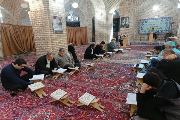 کرسی تلاوت در مسجد استاد و شاگرد تبریز