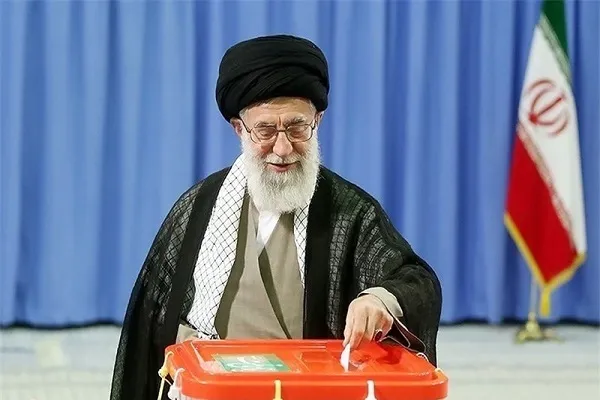 رهبر انقلاب اسلامی رأی خود را به صندوق انداختند