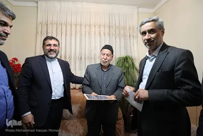 دیدار وزیر فرهنگ و ارشاد اسلامی با خانواده شهدا