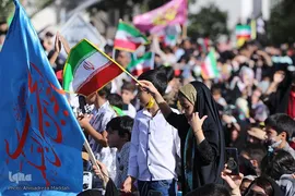 اجرای سرود «سلام فرمانده» در میدان شهدای شیراز