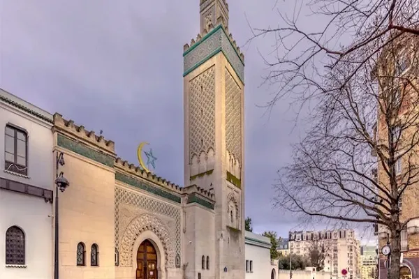 هشدار تولیت مسجد اعظم پاریس نسبت به اسلام‌هراسی با پوشش منع یهودستیزی