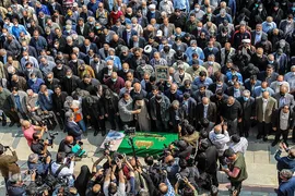 تشییع پیکر هنرمند انقلابی حاج نادر طالب‌زاده