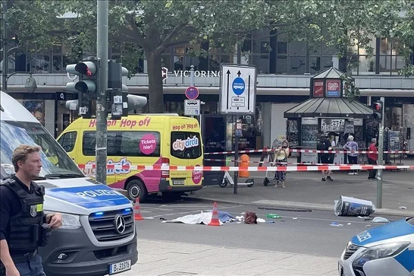Berlin'de bir kişinin aracını yayaların üzerine sürmesi sonucu çok sayıda kişi yaralandı