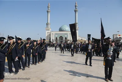 ⁨دسته خادمان حضرت معصومه(س) در روز شهادت امام رضا⁩(ع)