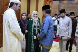La lauréate marocaine de la récitation du Saint Coran reçue par le sultan de Brunei