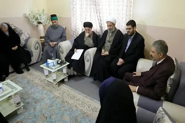 تجلیل آستان قدس عباسی از بانوان نابینای حافظ قرآن