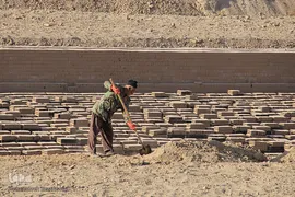 اینجا آجرها نان می‌شوند