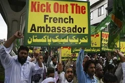 Pakistani Govt. Promises to Discuss Expulsion of French Envoy