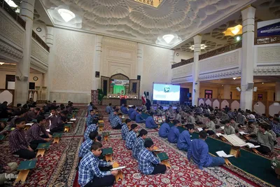 محفل انس با قرآن دانش‌آموزان شیرازی در سومین حرم اهل‌بیت علیهم السلام