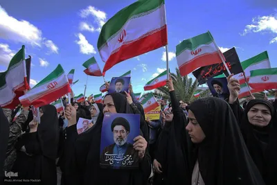 اجتماع بیعت شیرازی ها با سومین رهبر انقلاب