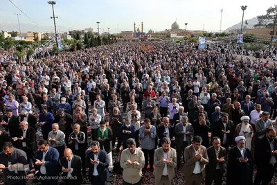 نماز عید سعید فطر در جوار حرم حضرت عبدالعظیم حسنی(ع) در شهر‌ری 