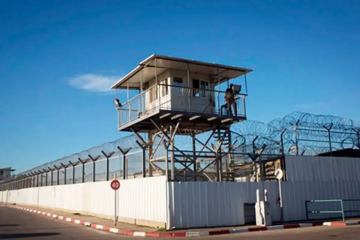 Hamas Condemns Israeli Security Guards’ Mistreatment of Palestinian Prisoners