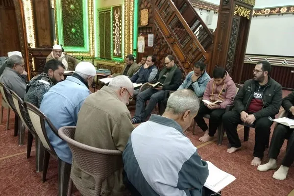 إنعقاد مجالس الإقراء على كبار القراء لترسيخ الفكر الوسطي في مصر + صور