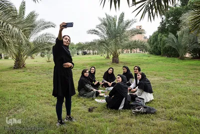عکس یادگاری و ثبت لحظات دانشجویی
