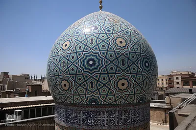 گنبد آستان مقدس امامزاده سيد ناصر الدين(ع) از نوادگان امام محمد الباقر(ع) در خیابان خیام محدوده چهارراه گلوبندک