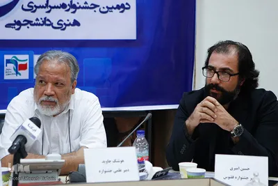 سمت راست حسین امیری دبیر جشواره ققنوس -سمت چپ هوشنگ جاوید دبیر علمی جشنواره