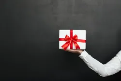 Dans tout cadeau il faut en voir le donneur