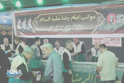 خدمت بی‌منت موکب امام رضا(ع)ملایر به زائران اربعین
