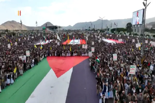 Miles de yemeníes salen a las calles en apoyo a Gaza