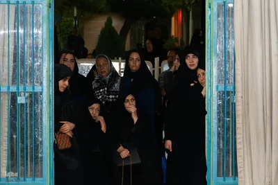 عزاداری شب هشتم محرم در گلستان شهدای اصفهان