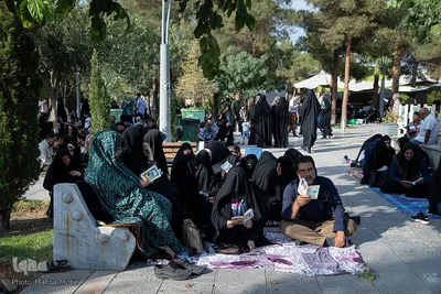 مراسم دعای عرفه در گلستان شهدای اصفهان