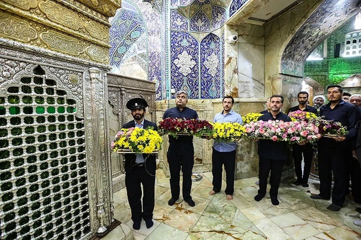 Qom Holy Shrine to Be Decorated with Flowers for Karamat Celebrations