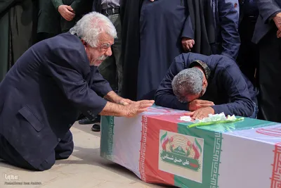 آیین تشییع دانش‌آموز شهید «علی حق‌شناس» در حرم شاهچراغ(ع)